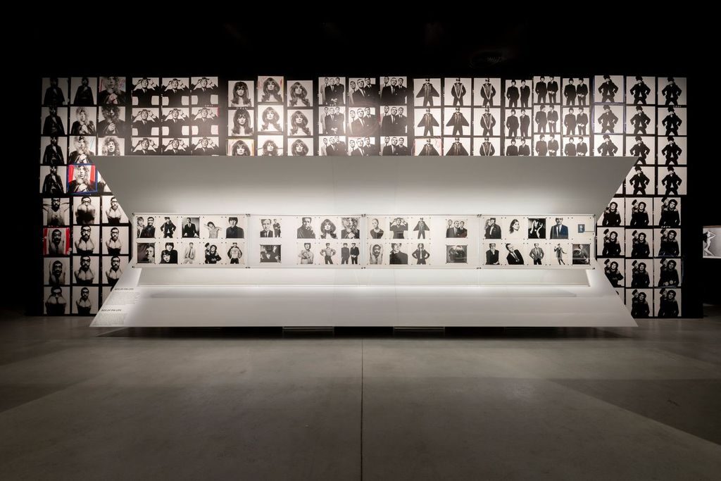 Vista de la exposición David Bailey's Changing Fashion. Cortesía de la Fundación MOP