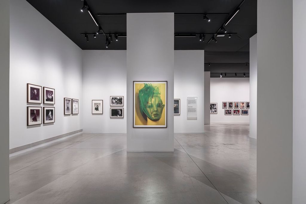 Vista de la exposición David Bailey's Changing Fashion. Cortesía de la Fundación MOP