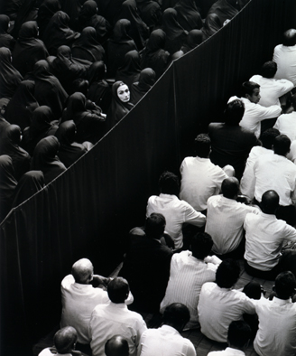Shirin Neshat. Fervor, 2000. Cortesía Gladstone Gallery, Nueva York y Bruselas
