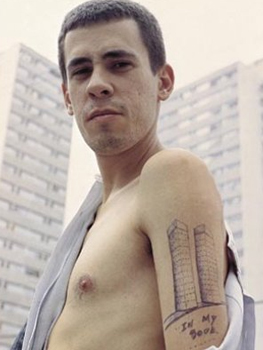 Carlos Garaicoa. Cuando el deseo se parece a nada (Tatuado), 1996. © Carlos Garaicoa. VEGAP, Madrid 2012