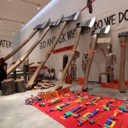 Thomas Hirschhorn, verse y ser visto