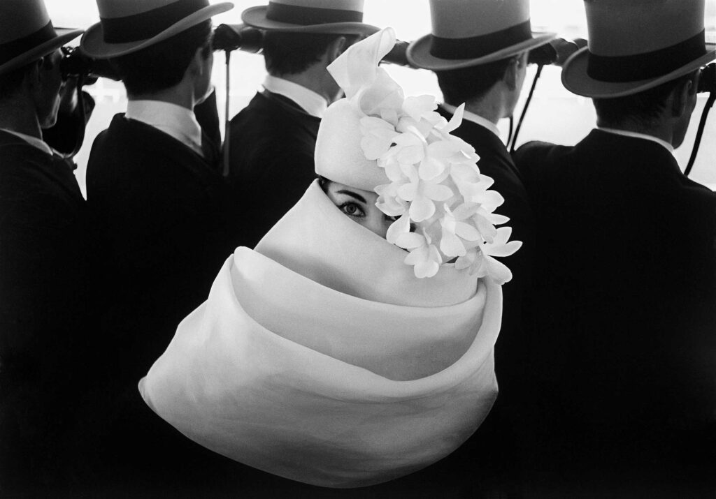 Frank Horvat. Chapeau Givenchy, Paris, pour Jardin des Modes, 1958, © Studio Frank Horvat, Boulogne-Billancourt