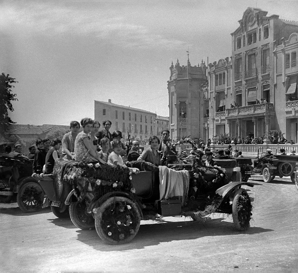 Elías Viñuales Viñuales. Bendición de la talla de san Cristóbal y desfile de coches engalanados, 1929. Ayuntamiento de Huesca