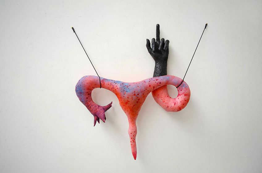 Annette Messager. Uterus-doigt d' honneur, 2017. Cortesía de Marian Goodman Gallery