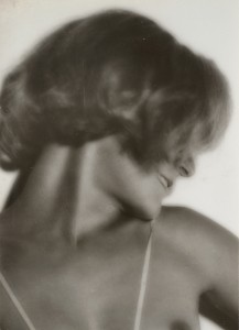 Germaine Krull. Assia, de perfil, hacia 1930. Collection Bouqueret-Rémy. © Estate Germaine Krull, Museum Folkwang, Essen