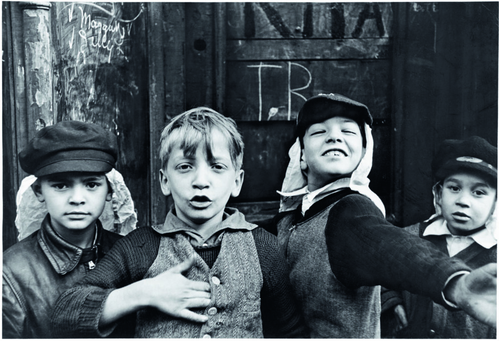 Helen Levitt. New York, hacia 1940. © Film Documents LLC, courtesy Zander Galerie, Cologne