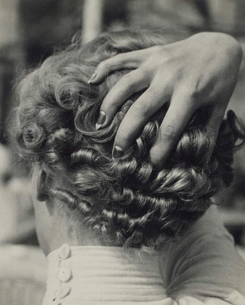 Lee Miller. Woman with Hand on Head, Paris, 1931. Art Institute of Chicago