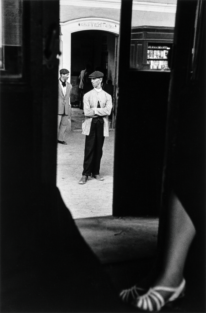 Louis Stettner. Train Station Near Málaga, Spain, 1951. Cortesía Archivo Louis Stettner, París © Louis Stettner Estate