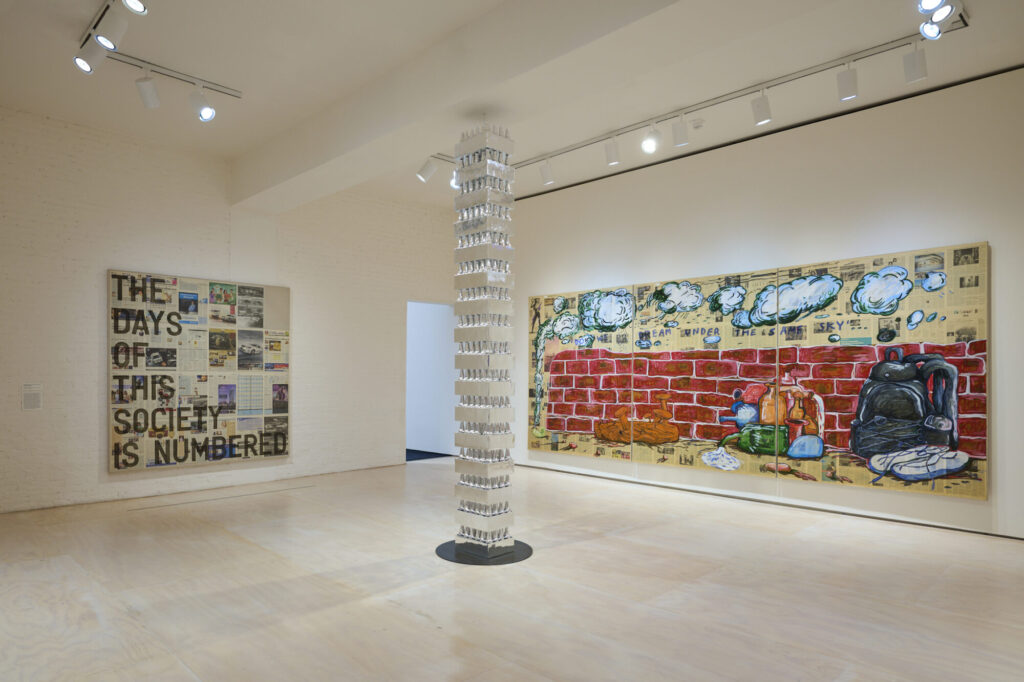 Vista de la exposición Rirkrit Tiravanija: A LOT OF PEOPLE, MoMA PS1. Fotografía: Kyle Knodell