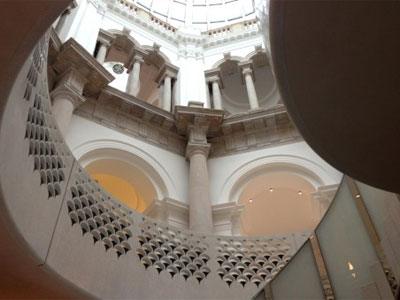 Rotonda y escalera en espiral de la nueva entrada a la Tate Britain