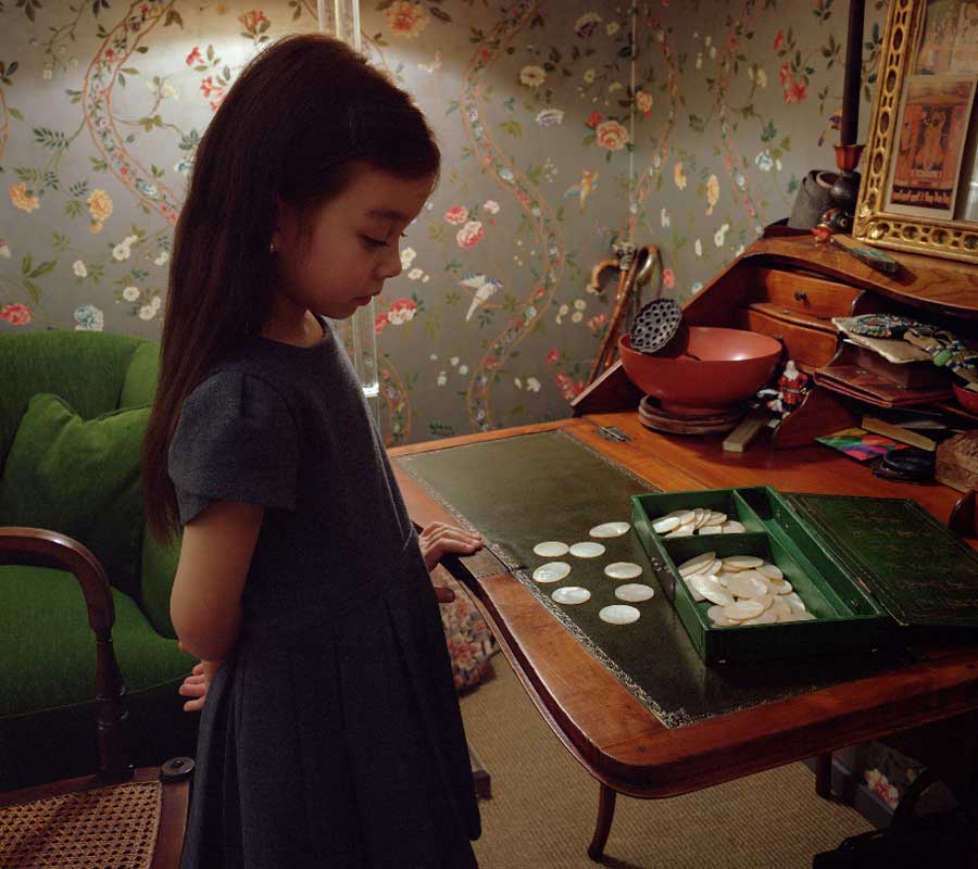Jeff Wall. Mother of pearl, 2016