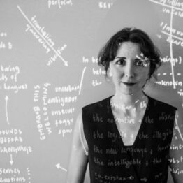 El pasado (no) es prólogo. Lectura performativa del libro de artista con Shirin Salehi. Fundación Amigos del Museo Nacional Centro de Arte Reina Sofía