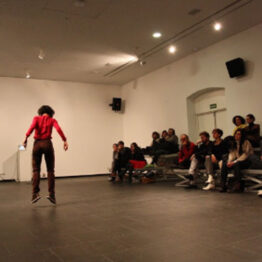 Ensayar el futuro bailando. Taller de performance y educación con Paz Rojo, en el Centro de Arte Dos de Mayo
