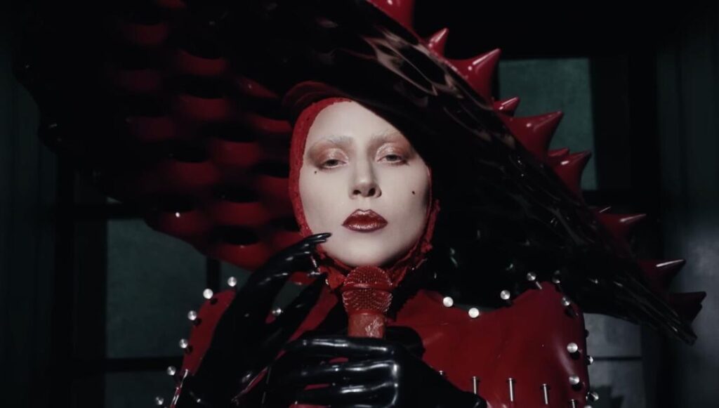 New fashion: moda experimental y performance. CGAC