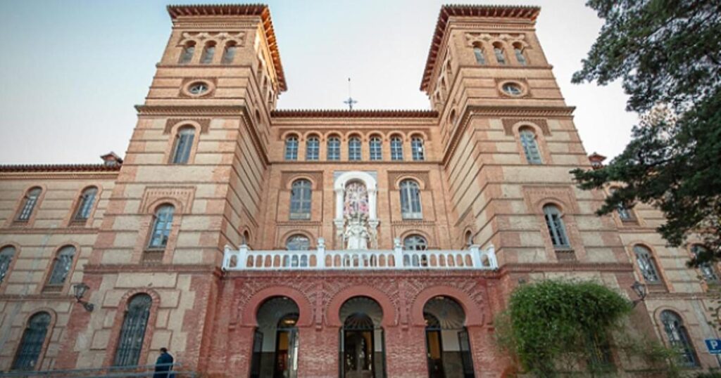 6 Ayudantes de Archivos, Bibliotecas y Museos en la Universidad de Granada