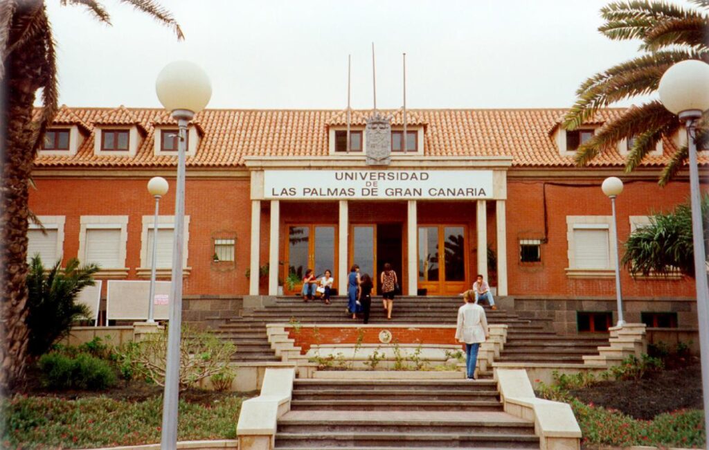 4 Ayudantes de Archivos, Bibliotecas y Museos en la Universidad de Las Palmas