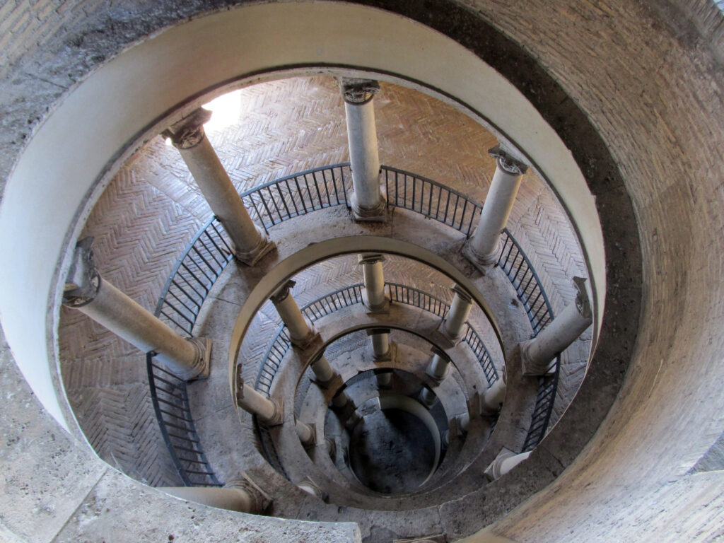 Bramante. Escalera helicoidal. Palacio del Belvedere, Vaticano