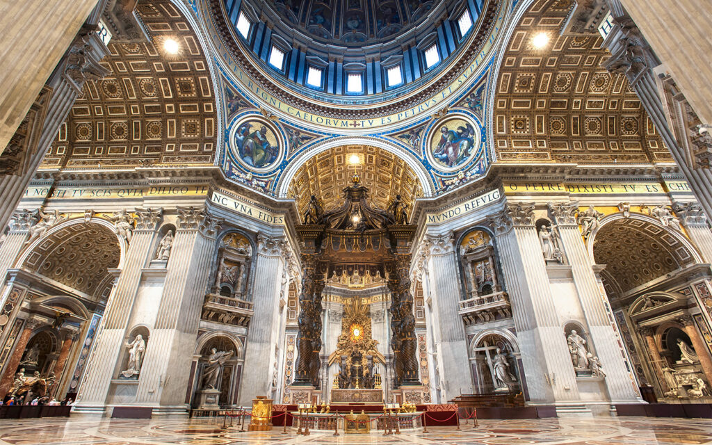 Pilares maestros del crucero del transepto de la Basílica de San Pedro
