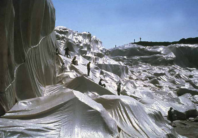 Christo y Jeanne-Claude. Wrapped coast, 1968-1969