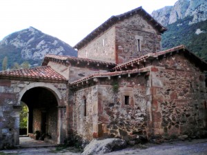Santa María de Lebeña. Exterior