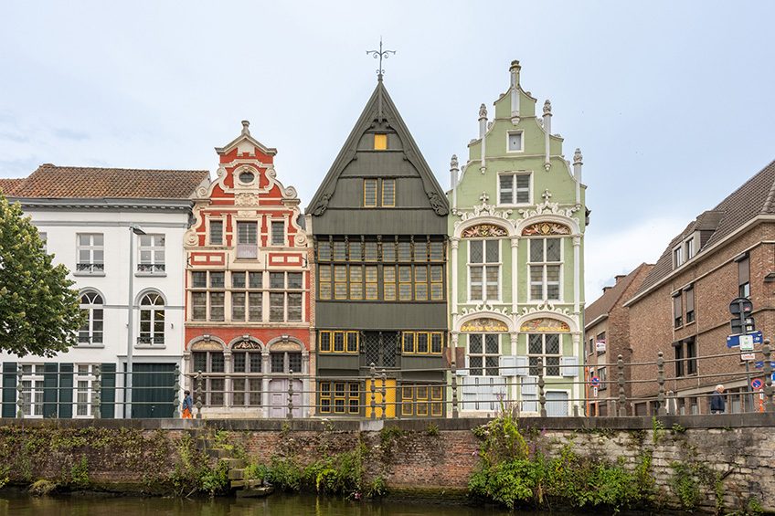 Sint-Jozef, De duiveltjes y Paradijske, tres características casa de los siglos XVI y XVII en la call Haverwerf, Malinas. Foto: Andrés Valentín-Gamazo