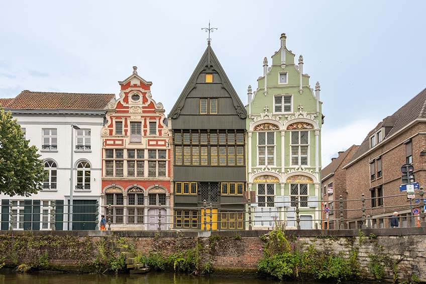 Sint-Jozef, De duiveltjes and Paradijske, three characteristic 16th and 17th century houses on Haverwerf Street, Mechelen. Photo: Andrés Valentín-Gamazo