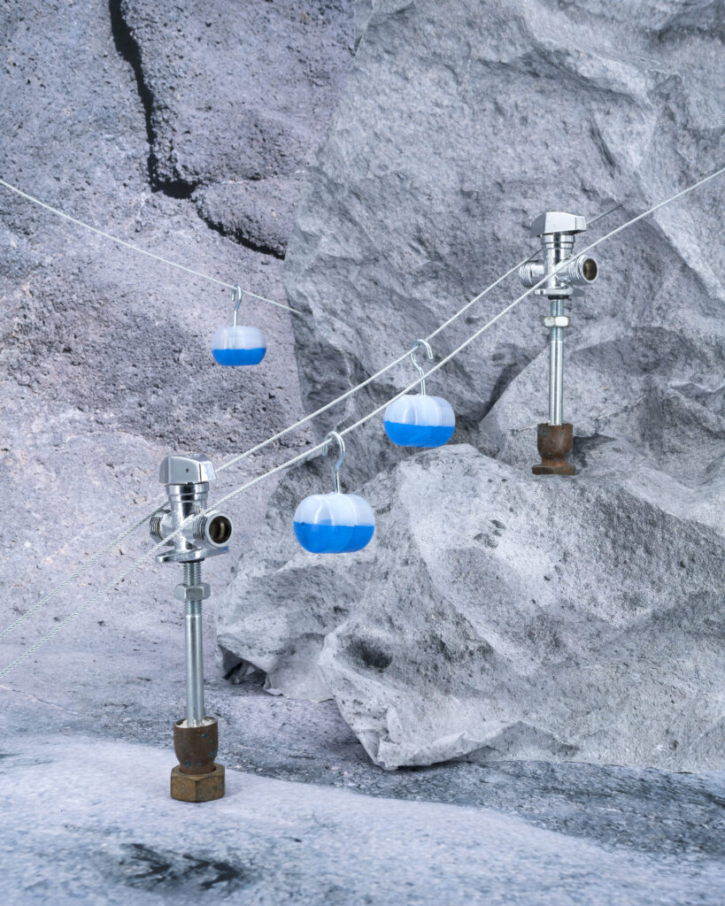 Alba Ruiz Lafuente. Teleférico, de la serie Por el ocio de los insectos trabajadores, 2025