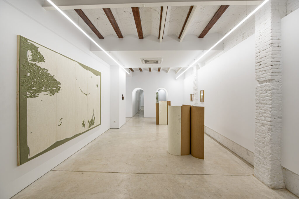 Claudia Pastomas. Unir la grieta. Galería Vangar, 2024-2025