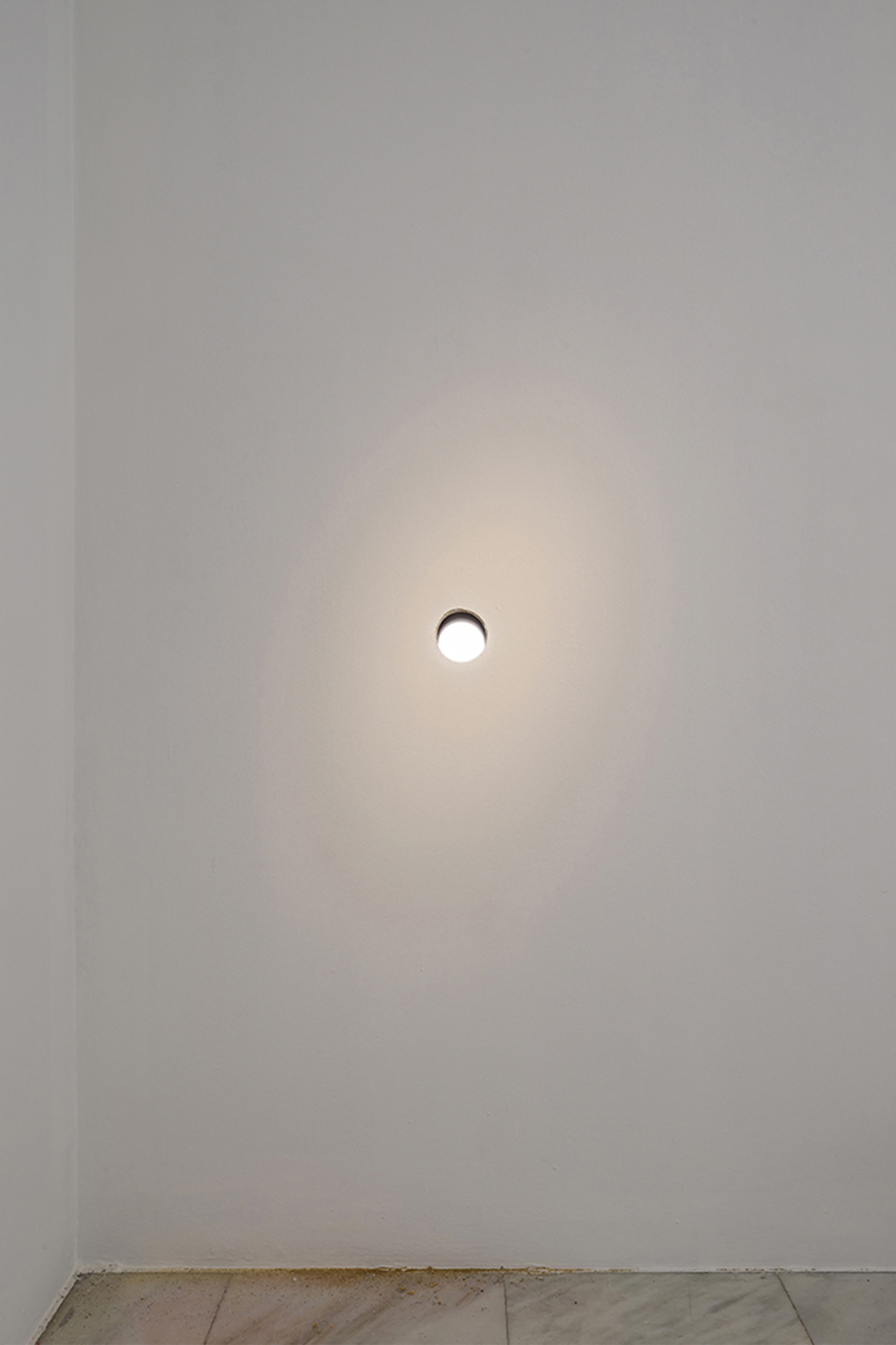 Elena Rocabert. Porous body under construction. Exposición "Materia afectiva". Sala de Arte Joven, 2025