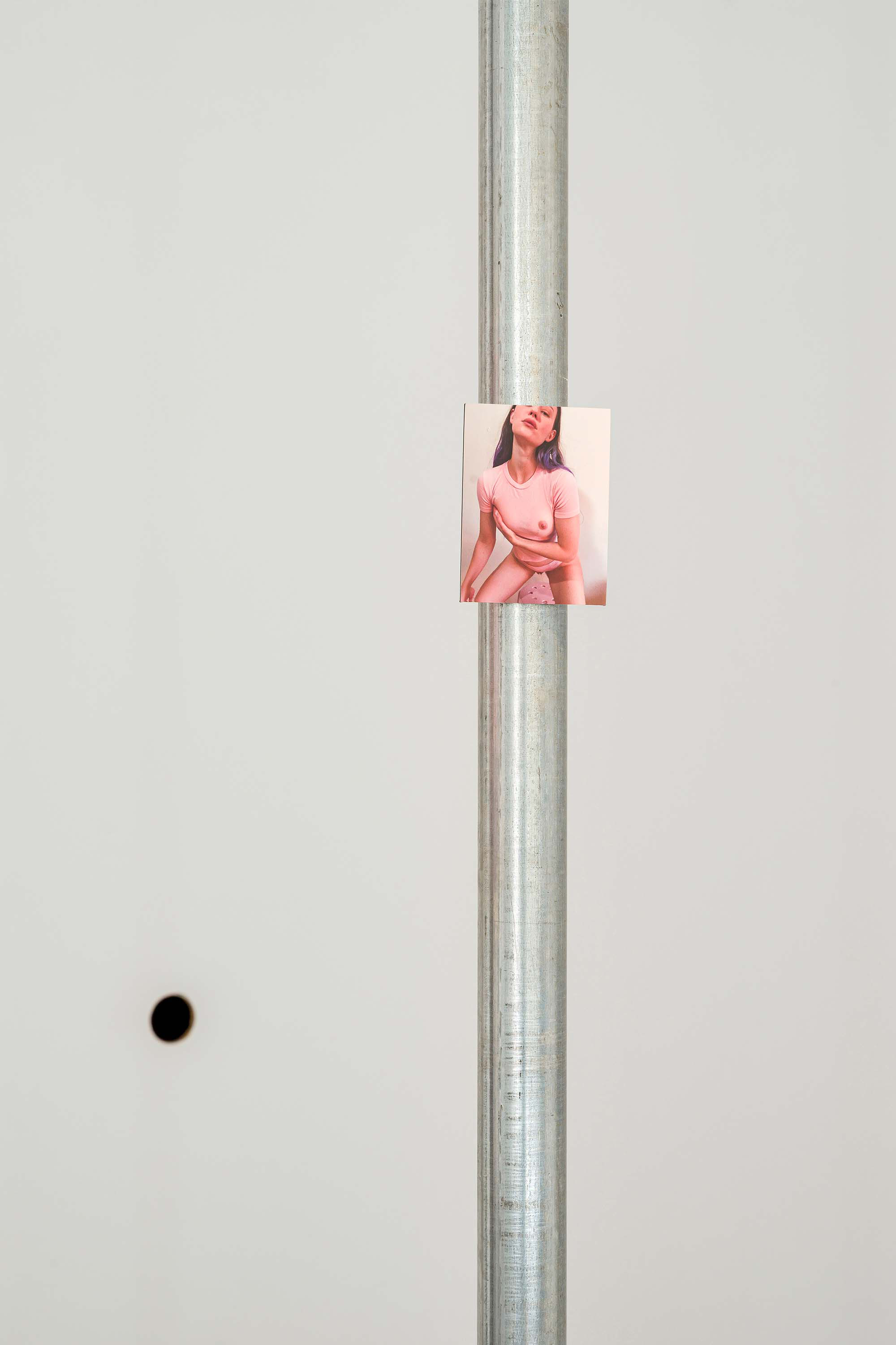 Elena Rocabert. Porous body under construction. Exposición "Materia afectiva". Sala de Arte Joven, 2025