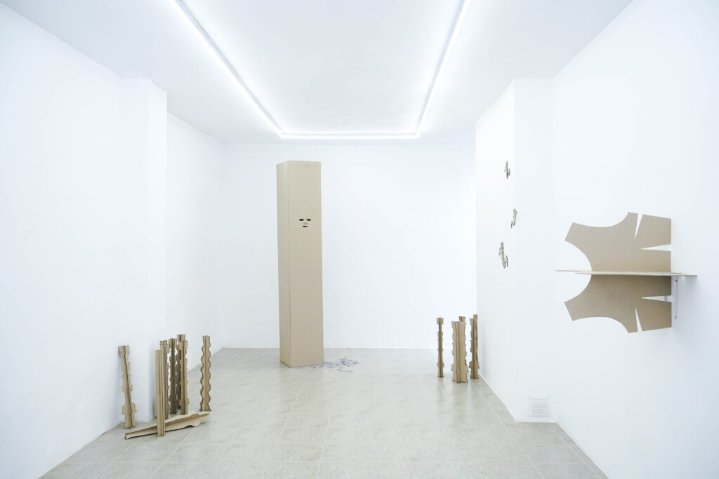 Hodei Herreros. Las comensales. Una propuesta ornamental para Orgoreyn. Fuentenueva Espacio-Arte, Granada, 2022