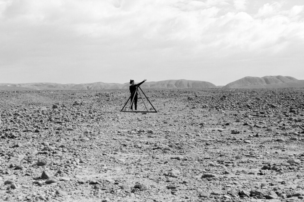 Natalia Pilo Pais. Diario de una búsqueda hacia lo suprasensible. Instalación en el desierto de Atacama