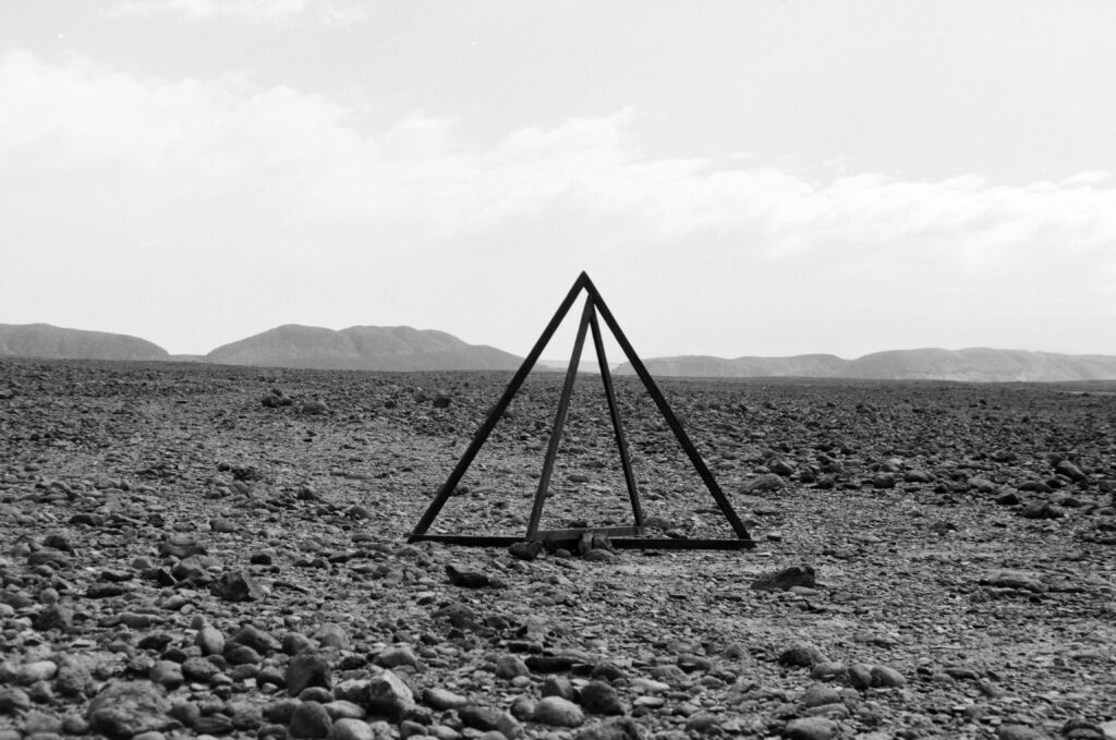 Natalia Pilo Pais. Diario de una búsqueda hacia lo suprasensible. Instalación en el desierto de Atacama