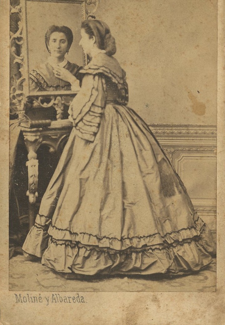 Estudio de Moliné y Albareda. Una mujer, hacia 1860. Colección Jordi Barón Rubí 