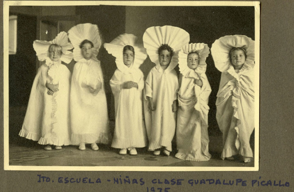 Alumnas de la profesora de párvulos Guadalupe Picallo en el Instituto-Escuela, 1935. Residencia de Estudiantes, Madrid