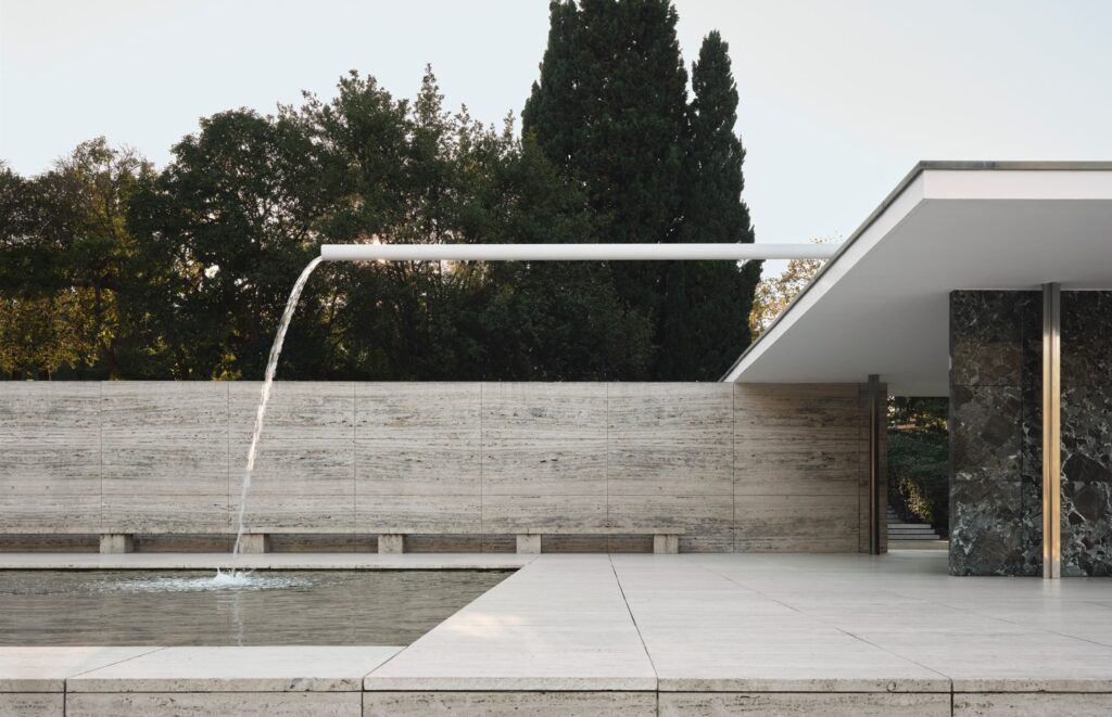 Alberto Peral. Splashing Mies. Fotografía: Juande Jarillo