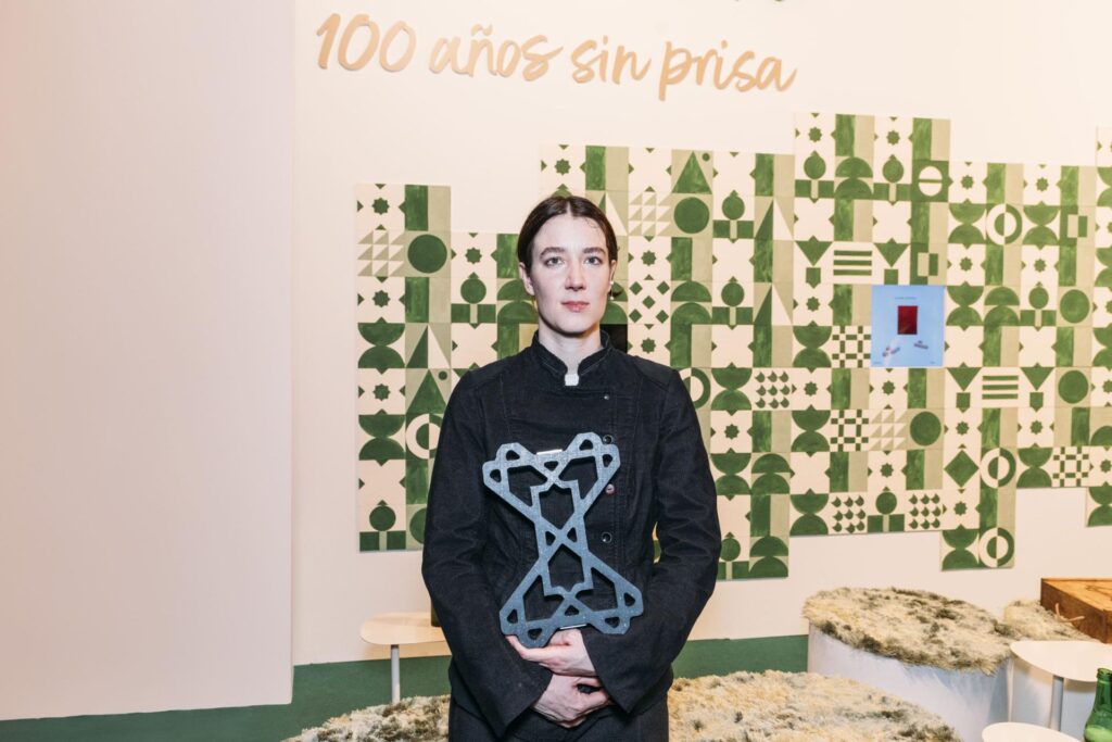 Mónica Mays, ganadora del IX Premio Cervezas Alhambra de Arte Emergente