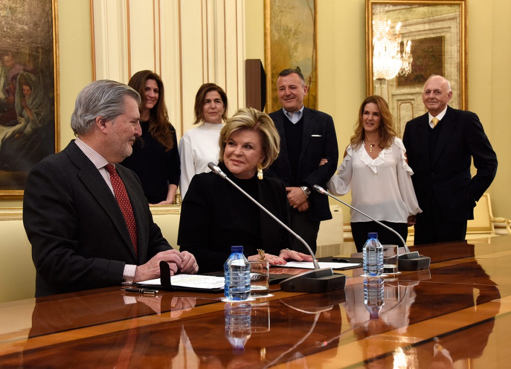 Méndez de Vigo y Ella Fontanals-Cisneros en la firma del Memorando