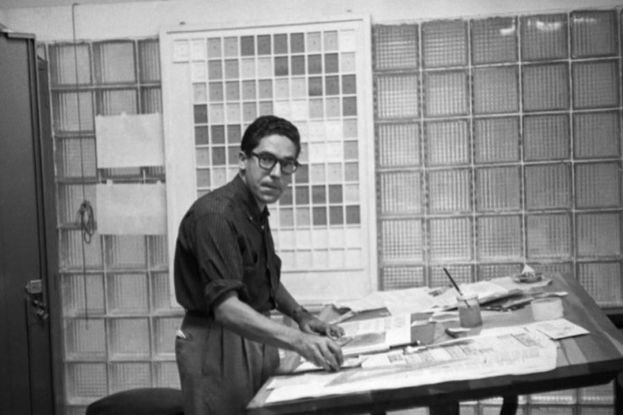 Carlos Cruz-Díez en su taller de diseño.  Revista Momento. Caracas, 1957