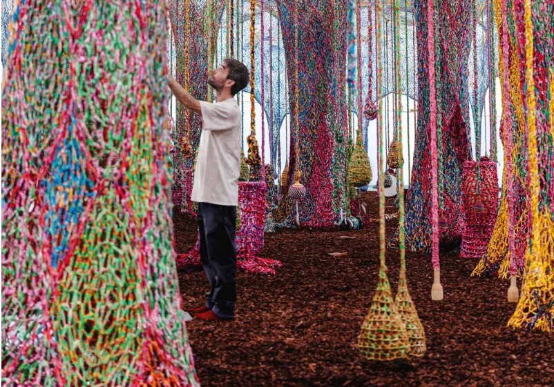 Ernesto Neto. Nosso Barco Tambor Terra. Grand Palais, París