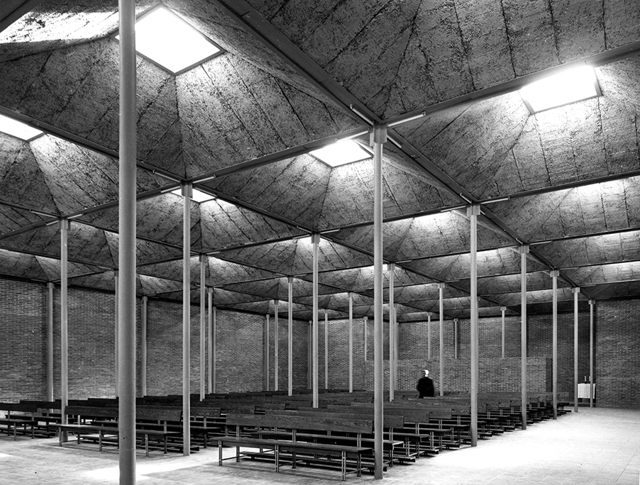 García de Paredes. Iglesia de Nuestra Señora de Fuencisla, Poblado de Almendrales, Madrid, 1961-1964 © Alberto Schommer, VEGAP, Madrid, 2024