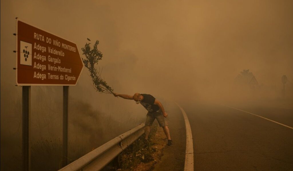Brais Lorenzo. Tierra quemada. Para EFE, Revista 5W y El País