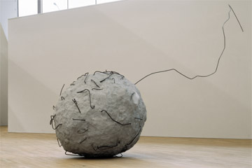 Monika Sosnowska. Concrete Ball, 2008. © Monika Sosnowska. Foto: Tom Bisig