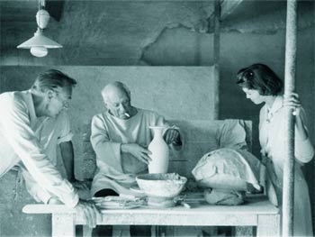 Lee Miller, Gary Cooper, su hija y Picasso, 1956. © Lee Miller Archives, Inglaterra 2007