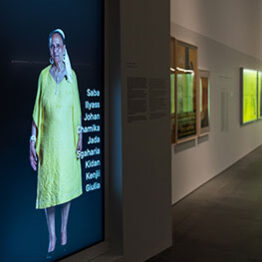 Di dove siamo? Videointalación. Colección permanente Mudec-Museo delle Culture. Sala III, “Milano Globale. Il mondo visto da qui”. Foto: Carlotta Coppa