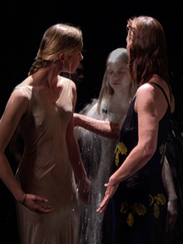 Bill Viola. Three women, 2008. Foto: Kira Perov. Cortesía de Bill Viola Studio