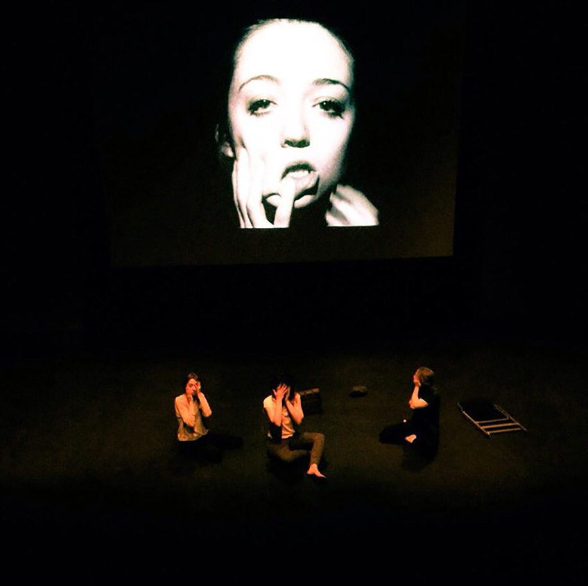 Rosana Antolí. A matter of logical contradiction. Video-performance. Royal Holloway Theatre, Londres 2015