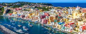 Vista de Procida, la isla donde Elsa Morante ambientó "La isla de Arturo"
