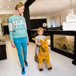 Lauren Grrenfield publica un libro con fotografías de la serie Generation Wealth
