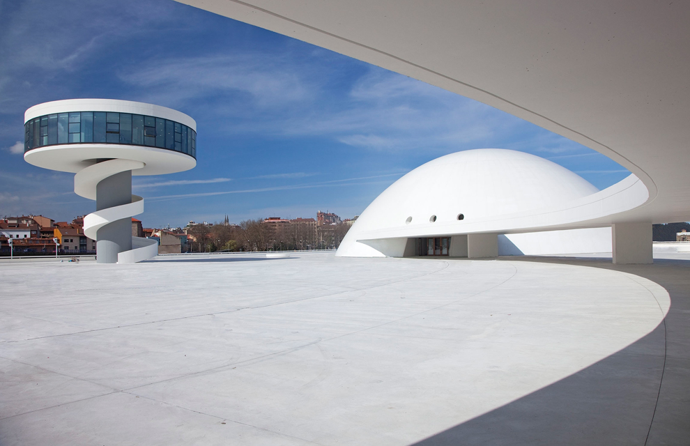 Vista exterior del Centro Niemeyer, Avilés